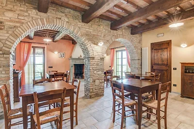 Elegante Casa Vacanze a Urbania con Giardino