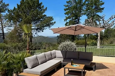 Opulenta villa a Le muy con piscina