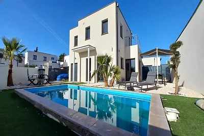 Villa familiare a Sérignan con piscina in...