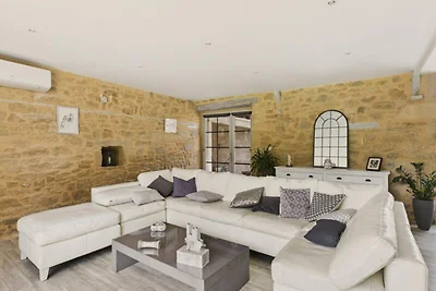 Huis in Saint-Julien met verwarmd zwembad