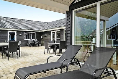 24 persone case ad Grenaa