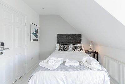 Alluring Holiday Home in Watford near Harry P...
