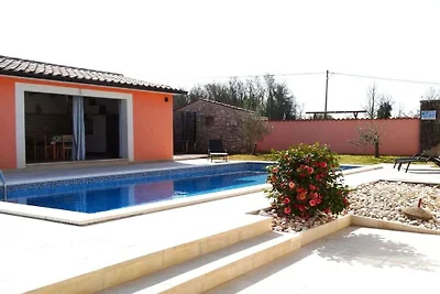 Ferienhaus in Visnjan mit Schwimmbecken