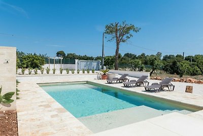 Villa in Brindisi mit Schwimmbecken