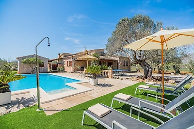 Friedliche Landvilla mit Pool