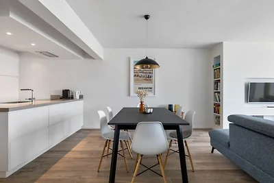 Modernes Apartment mit Meerblickterrasse