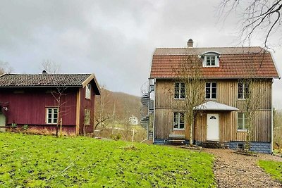 6 person holiday home in UDDEVALLA