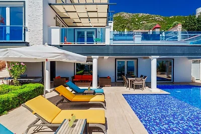 Villa in Kalkan mit Schwimmbecken