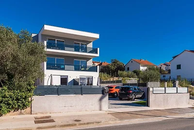 Apartment in der Nähe des felsigen Strandes...