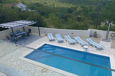 Ferienhaus in Vinjerac mit Schwimmbecken