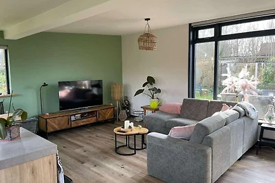 Schöner Bungalow mit großem Garten