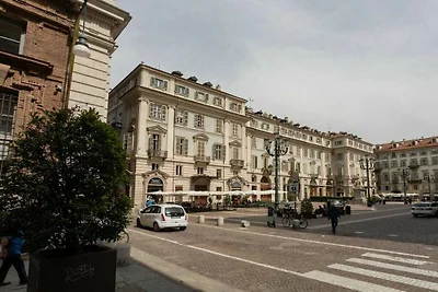 Wohnung in Torino mit Balkon und Parken