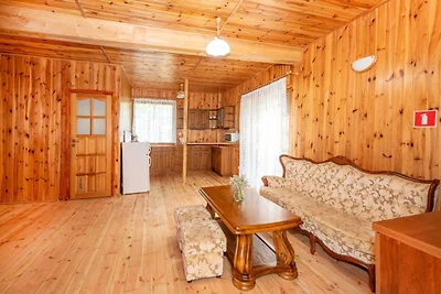 Zweistöckiges Ferienhaus mit Terrasse