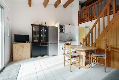 Lichtrijke plek vlakbij de havenpromenade