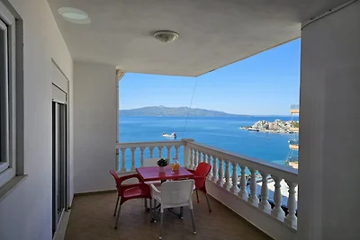 Apartament w Sarandzie z Widokiem na Morze