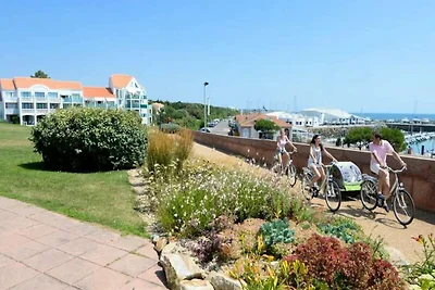 Haus in Port-Bourgenay nahe Hafen & Pools