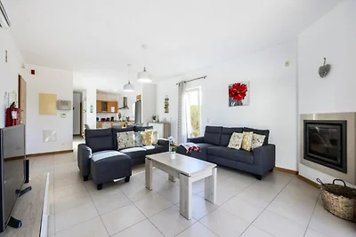 Appartement in Burgau met zwembad en balkon