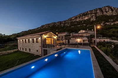 Villa in Bribir mit Schwimmbecken