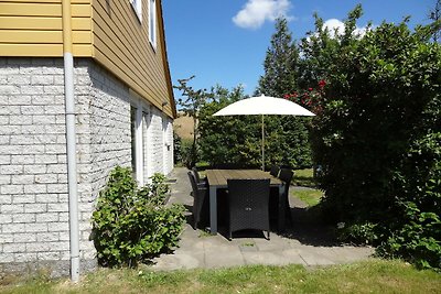 Geräumiges Ferienhaus mit Sauna in Strandnähe