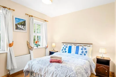 Cottage nahe Lough Mask mit Gartenblick