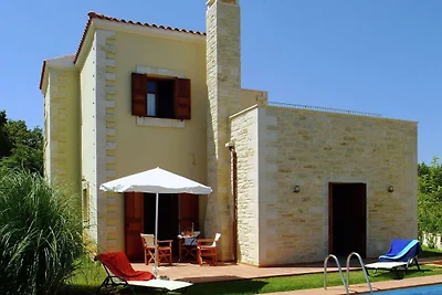 Bellissima villa con piscina a Rethymnon NW