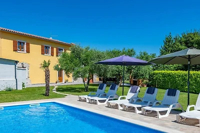Vakantiehuis in Pićan met zwembad