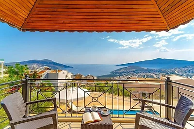 Villa in Kalkan mit Schwimmbecken