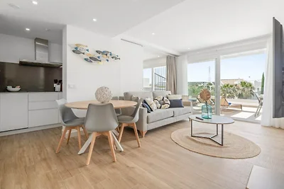 Modern 3-pax Apt & Solarium ALCAZABA LAGOON...