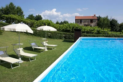 Appartement in Sassoleone met zwembad
