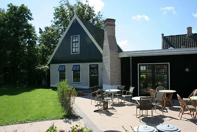 Chalet in Hippolytushoef mit Terrasse