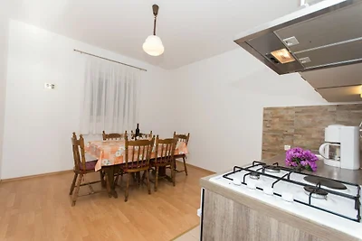Apartments Mastelić - Three Bedroom Apartment...
