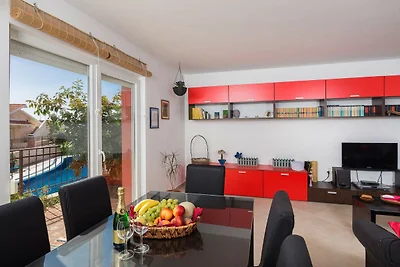 Elegant Hideaway Apartment with Pool - Two Be...