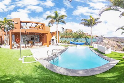 Comfortable villa with private pool and...