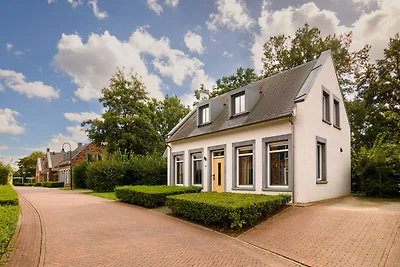 Villa mit Sauna, Sprudelbad und Veranda
