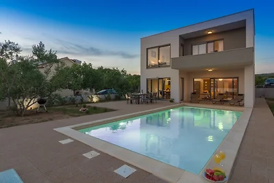 Lussuosa villa con piscina a Turanj