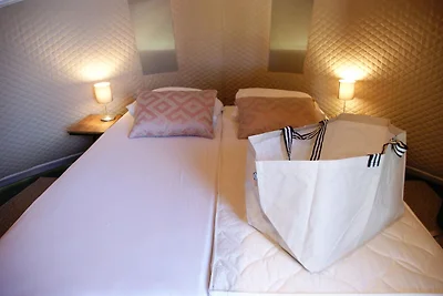 Luxuriöses Zelthaus mit Infrarotsauna