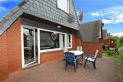 Ferienhaus Toms Hütte mit Terrasse in Dornum