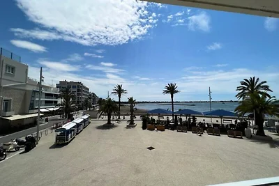 Wohnung in Grau du Roi mit Meerblick