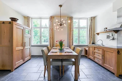 Gemütliche Wohnung 2, Schloss aus dem 16.