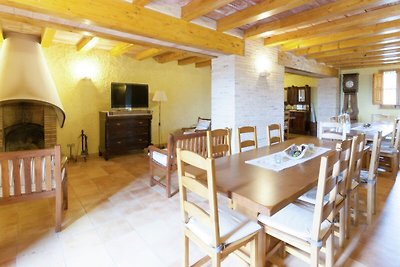 Comfy Cottage in Maians with Swimming Pool
