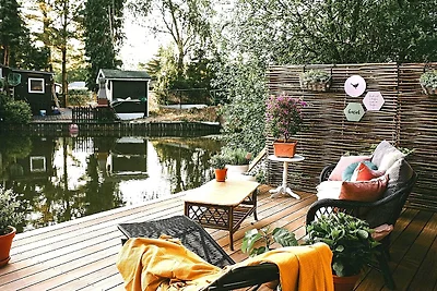 Geel Chalet in Netevallei