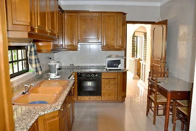 Geräumige Villa mit vier Schlafzimmern und pr...