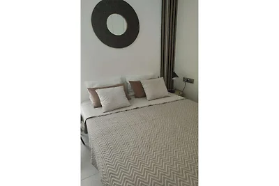 Schickes Apartment in Arona in Strandnähe