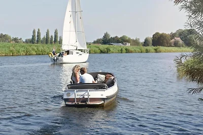 Luxe Docklodge aan het water met tuinkamer
