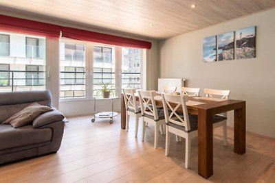 Appartement met lateraal zeezicht in Oostende