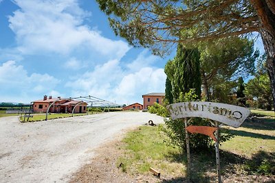 Levendig Vakantiehuis in Castiglione del Lago