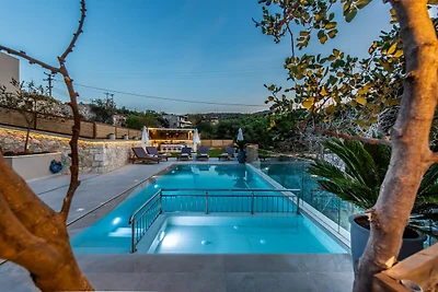 Villa in Gerani mit Swimmingpool