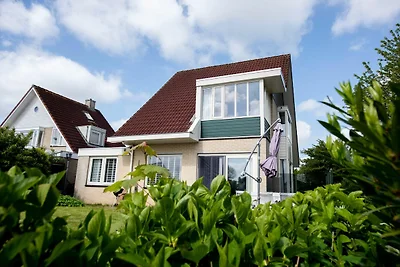 Geräumiges Ferienhaus mit privatem Bootssteg