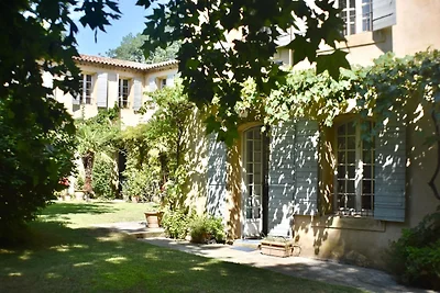 Elegante Bastide vicino ad Aix con piscina