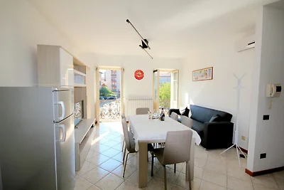 Geräumig Ferienwohnung in Verbania mit Balkon